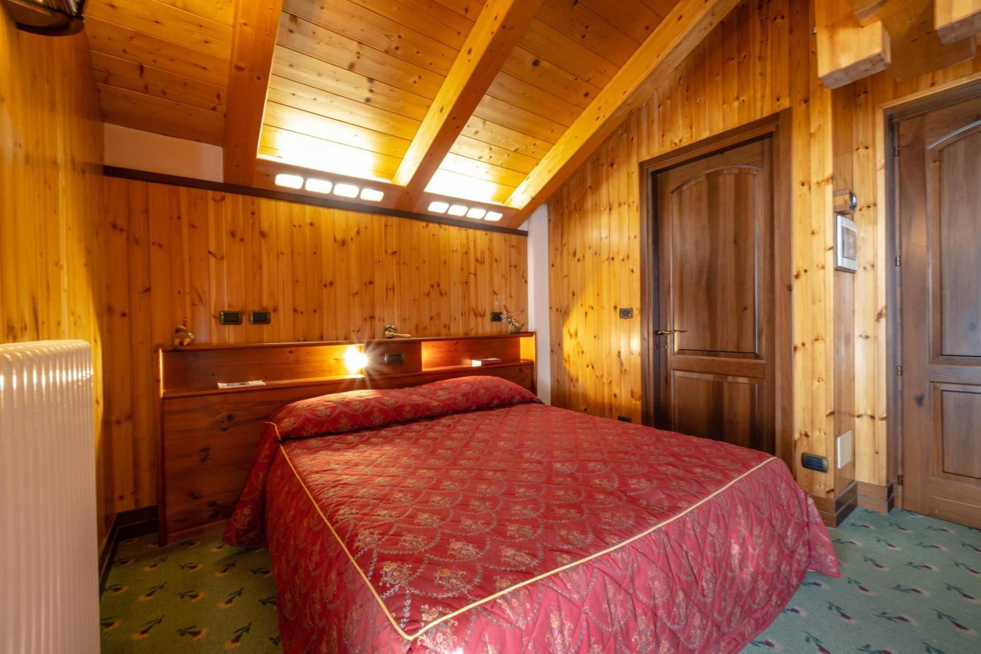 Hotel Bouton D'Or - Cogne Exterior photo