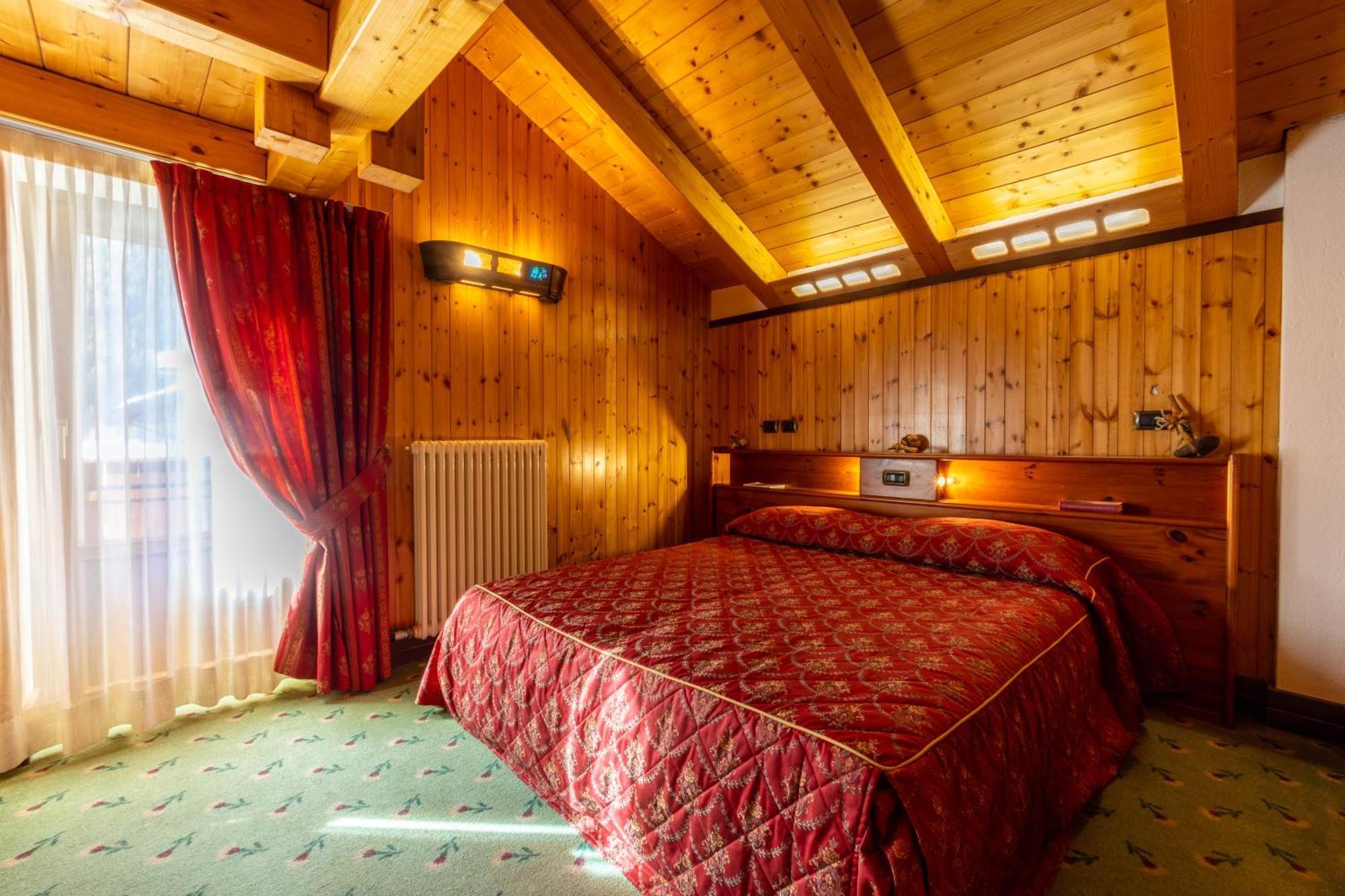 Hotel Bouton D'Or - Cogne Exterior photo
